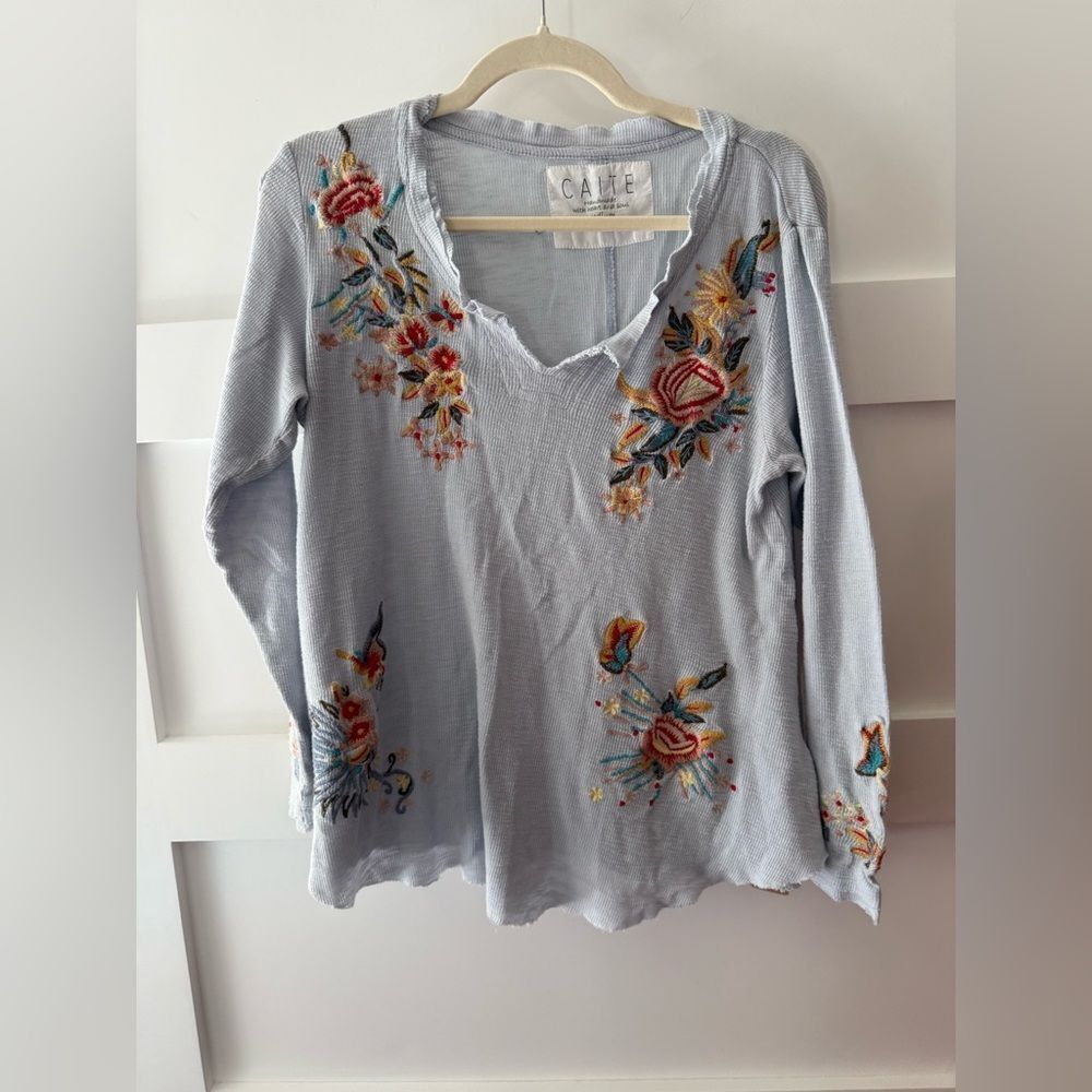 CAITE sister brand to Johnny Was Embroidered floral Blue Top made in USA